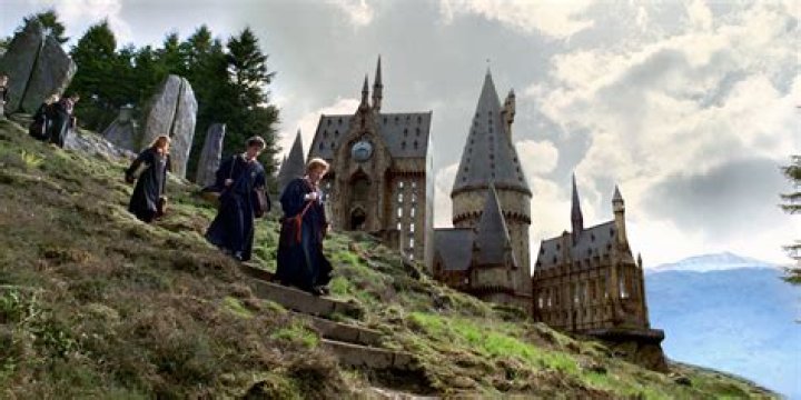 Harry Potter: Hogwarts .. - Scourgify can be used to clean out ..